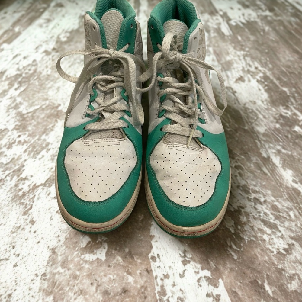 Nike Air Jordan 1 Retro High — Teal & White